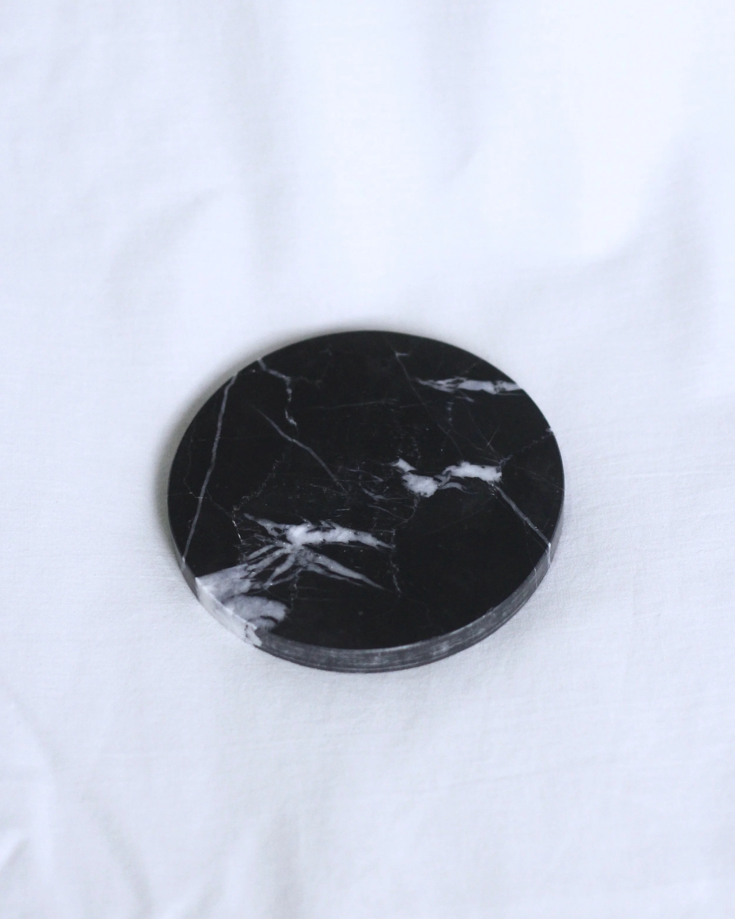 Marble Piece Round - Black 2.jpg