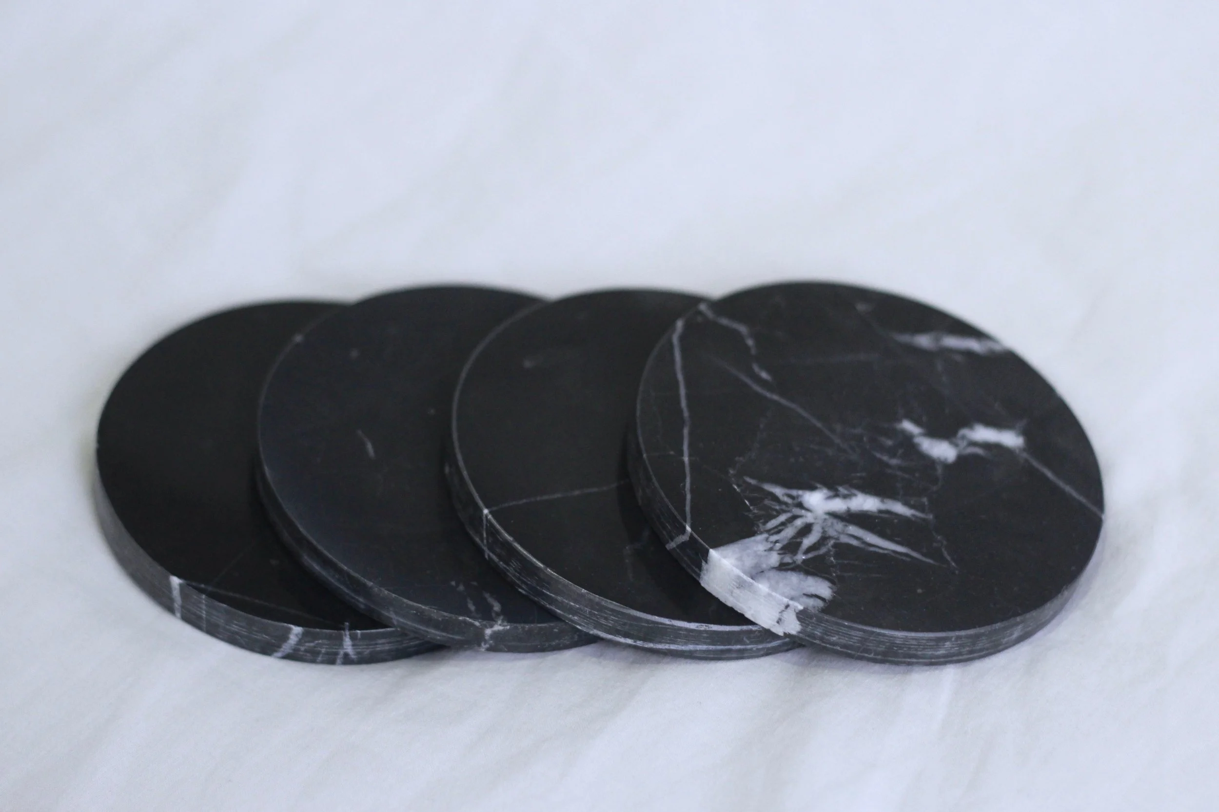 Marble Piece Round - Black 3.jpg