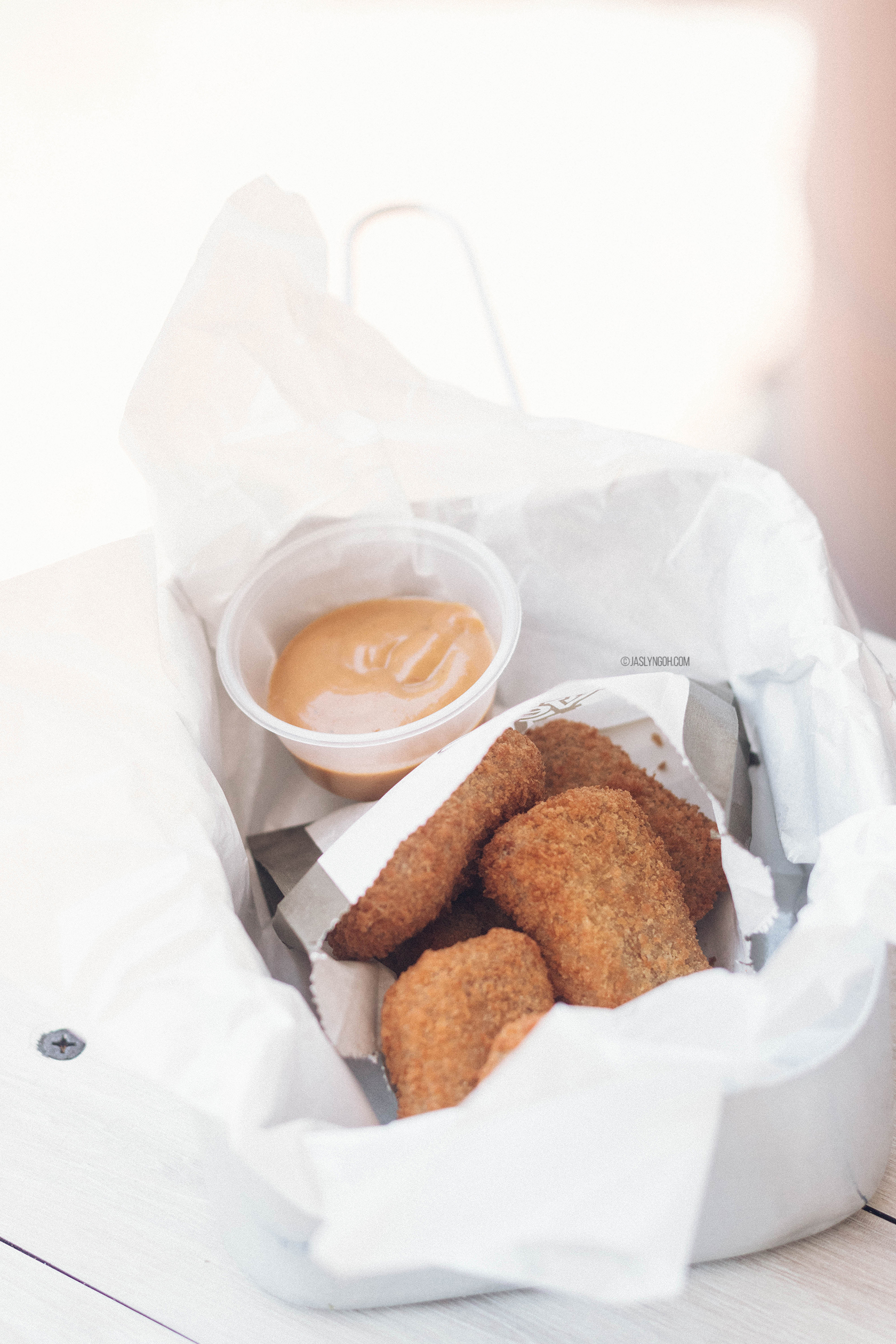 Chik'n Nuggets with Dijonnaise (Dijon + Mayonnaise) Sauce ($5.90)