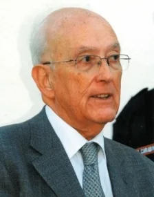 Il Prof. Alessandro Finazzi Agrò è ordinario di Biochimica e Rettore emerito dell'Università degli Studi di Roma Tor Vergata
