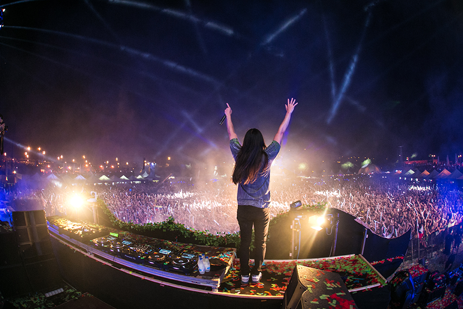 UNITE-with-tomorrowland-barcelona-Steve-Aoki-8.jpg