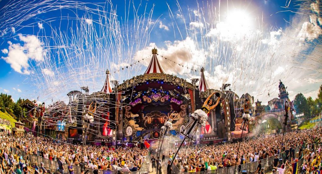 tomorrowland-amicourm-spectaculum.jpg
