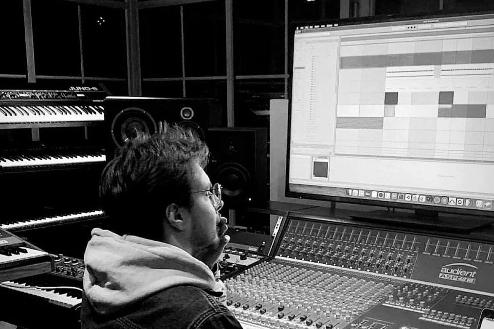 We are lost in the new song of 5DUST
