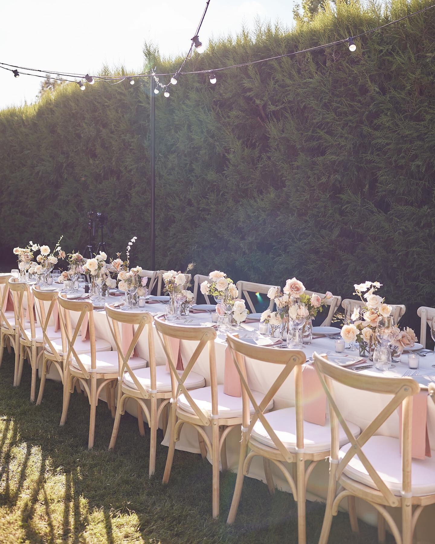 Intimate Weddings + alfresco dining = Perfection 👌

Bronte &amp; Damien ❤️ @peppersmineralsprings 
Flowers @prunellaflowers 
Linen @tablearteventhire 
Furniture @memphis_hire @bendigopartyhire 
Celebrant @nataliedrumcelebrant 
Photographer @lostinlo