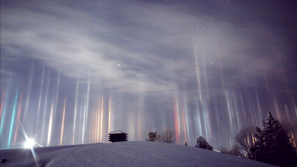  source:https://sharenator.com/14-mind-blowing-photos-of-light-pillars/ 