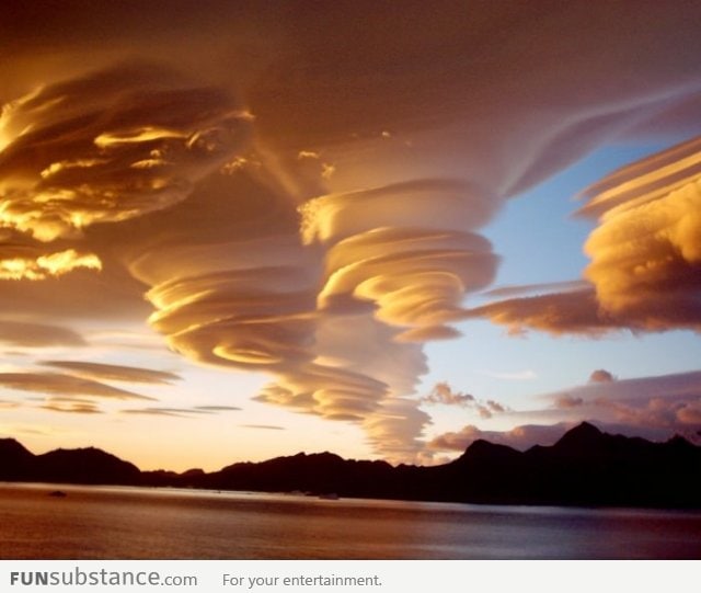  Source:https://funsubstance.com/fun/12521/these-clouds-look-like-tornados/ 