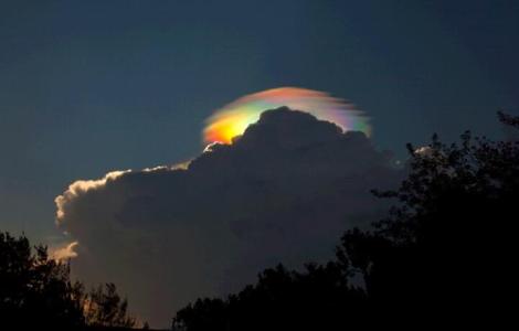 Rainbow-colored pileus cloud