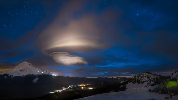  Source:http://strangesounds.org/2013/05/lenticular-clouds-the-spectacular-clouds-that-look-like-ufos.html 