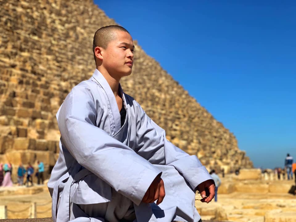  A part of the Shaolin temple warrior monks group 少林寺武僧团 led by master Shi Yan Xuan 释延炫 with the abbot Shi Yong Xin 释永信方丈 in Egypt.    source:  International Shaolin Disciples Society  
