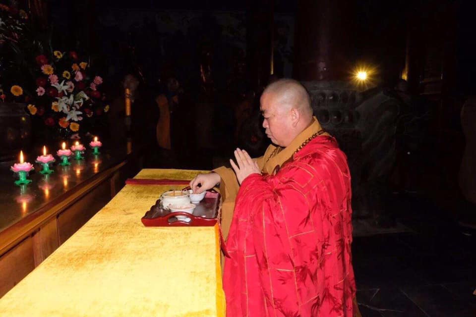  The abbot Shi Yong Xin 释永信方丈 praying at the opening of a ceremony 法会    source:  20/2/2019 International Shaolin Disciples Society  