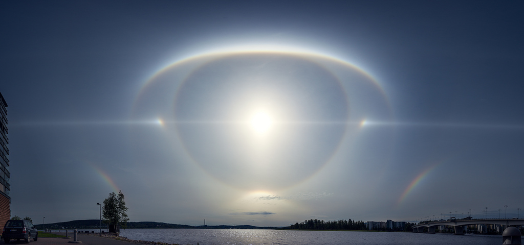 上空出现犹如眼睛般观测世间的一切的太阳日晕，地点：芬兰