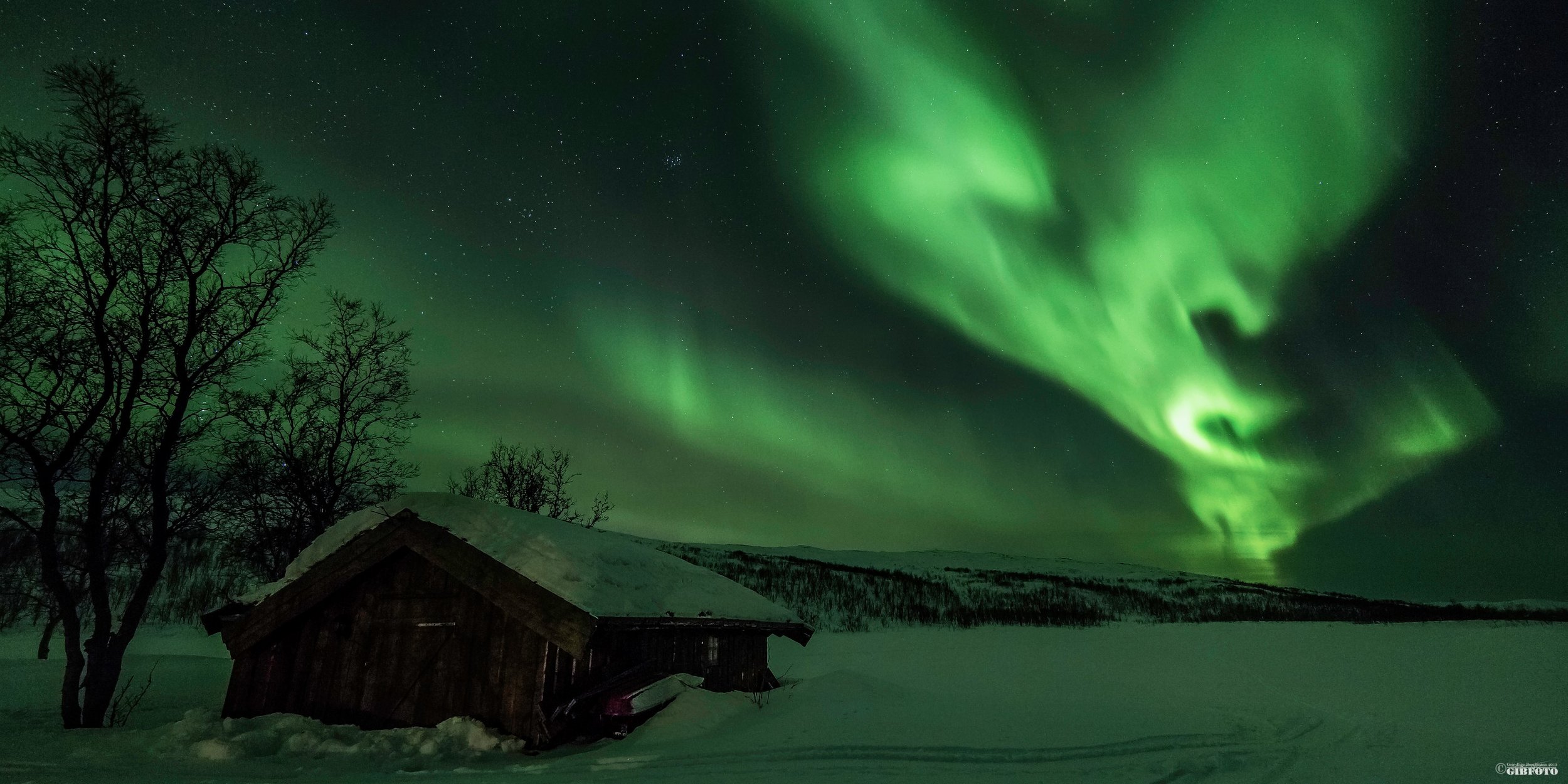  原网址：https://earthsky.org/earth/what-causes-the-aurora-borealis-or-northern-lights   