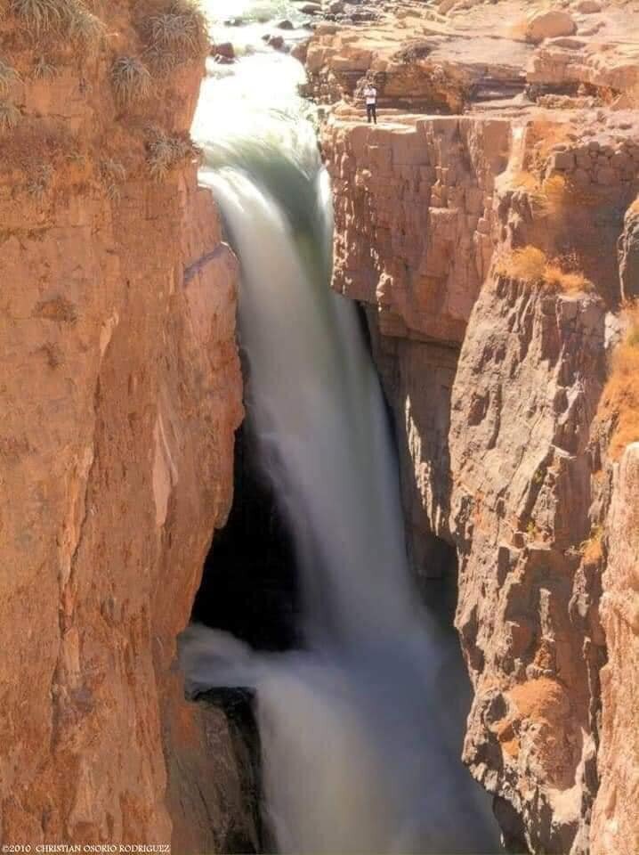Cotowasi Sipia Falls 🔸 Arequipa, Peru.jpg