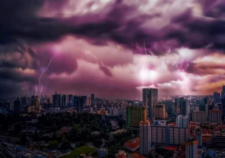 Purple storm in Singapore, October 28 2020, Carlos Monforte picture.jpg