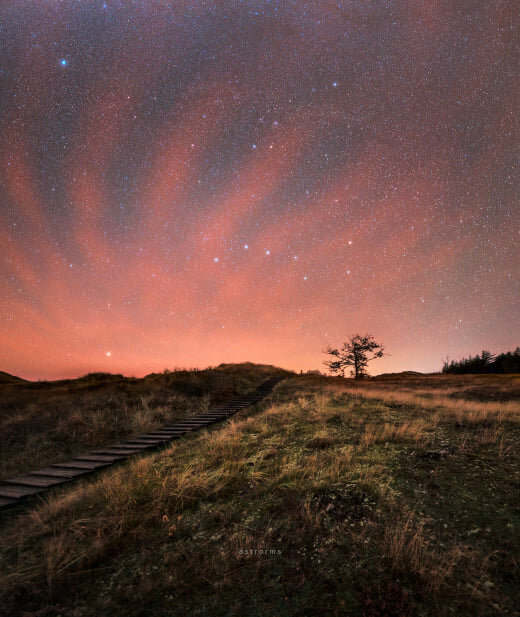 Red airglow over Thy National Park in northern Denmark.jpg