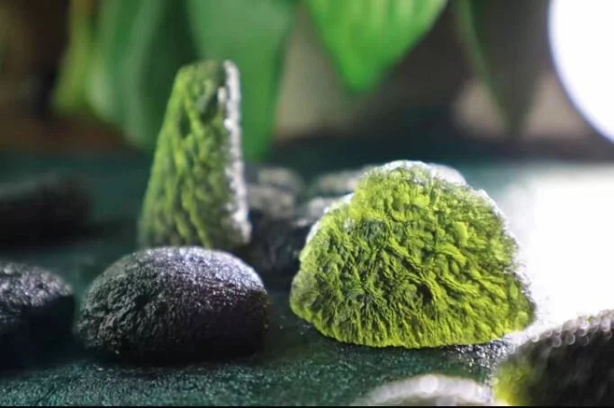 昴宿星石（捷克陨石）Moldavite Stone