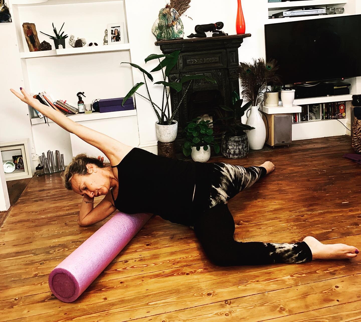 Join me tomorrow for a winter solstice &ldquo;SPIRALLING&rdquo; foam roller workshop LIVE online .
12.00-1.30 🇬🇧 GMT 

With this workshop, developed by InSpiral Pilates Flow you will learn how the roller targets core stabilisers, cues alignment and