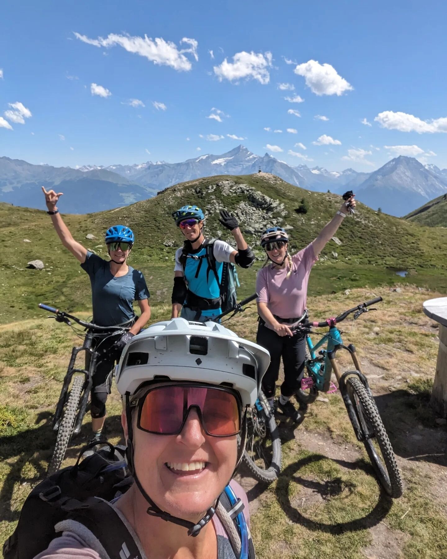 🔥Female friendly week on the Queyras Trail Delights trip!
💃13th - 20th July 2024

We can't wait for this one! After a fantastic women's trip on the Mont Blanc Enduro this summer, we're looking forward to another week of good times next summer.

Whi