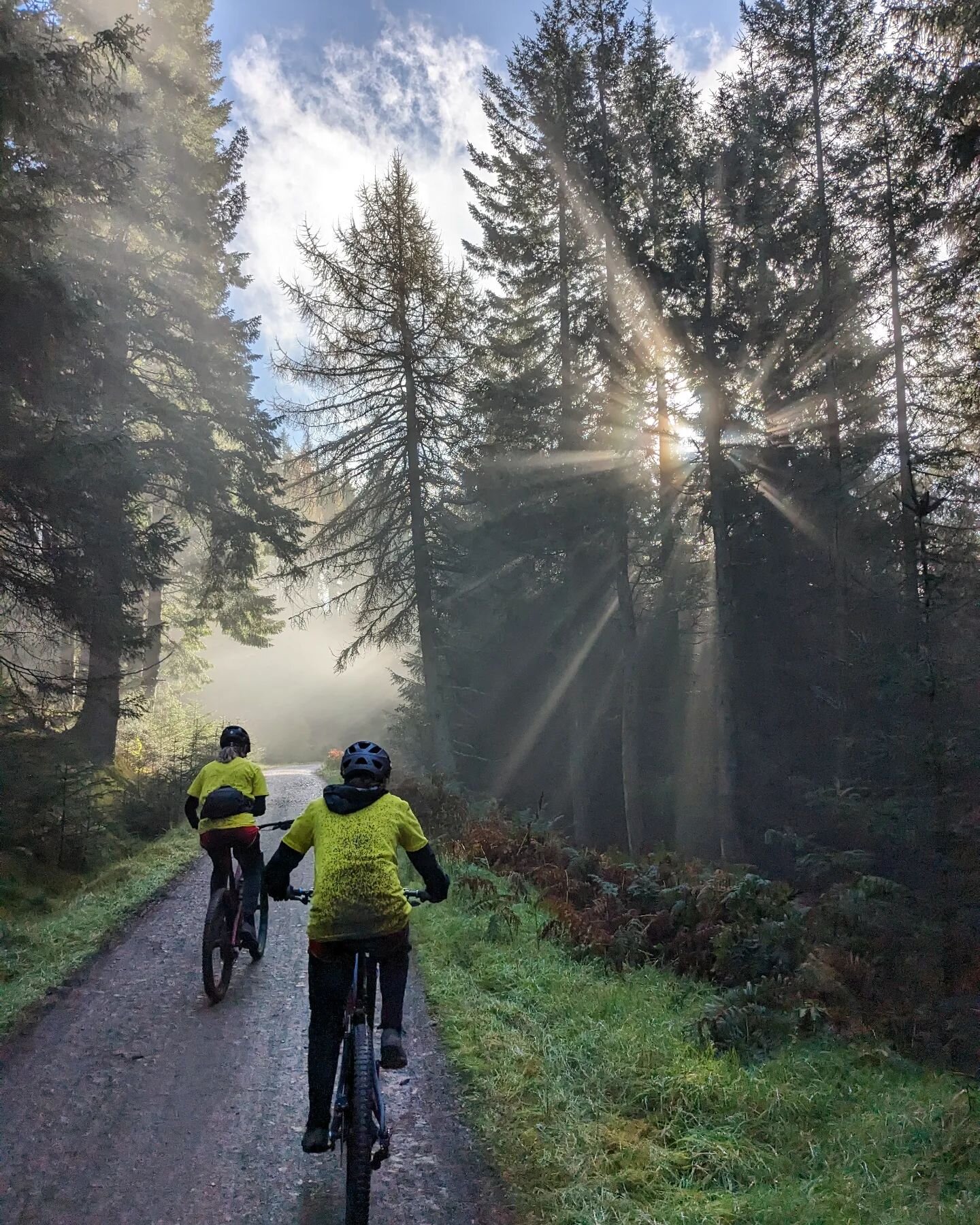 It may be a bit muddy out there, but the low autumn light on rides at this time of year makes for some pretty beautiful days out! 👌🍂🔥
Tweed Valley riding is fun whatever the weather too, always a pleasure spending time in this valley!

#endlesstra