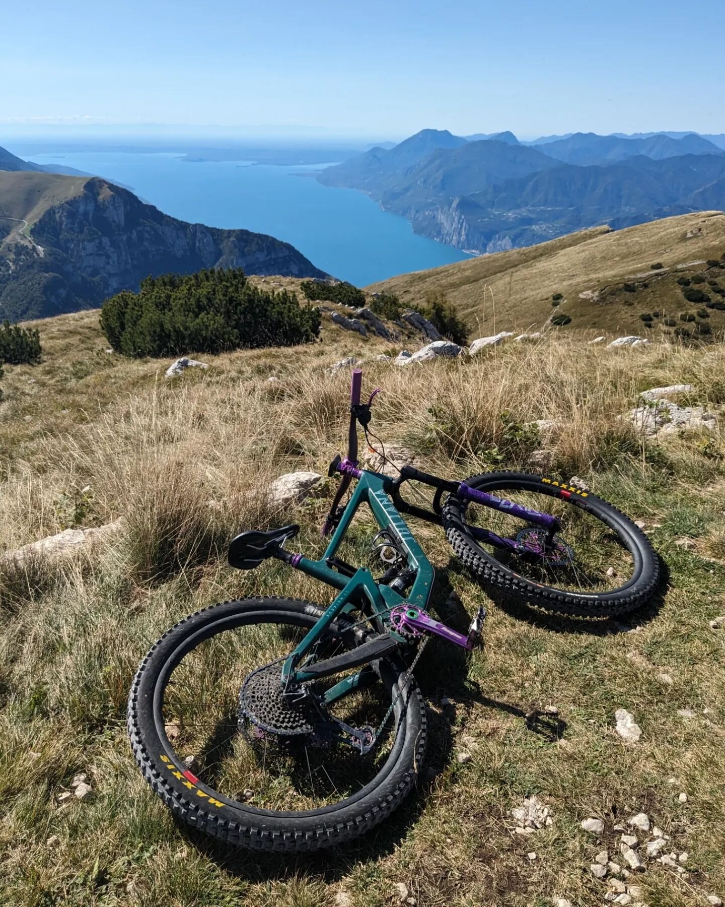 Another week, another Lake to Lake trip is go! And we even got some sunshine today, whoop!
Mega views, rocky trail fun, and drinks by Lake Garda to finish, a good start to the week!

#laketolake #lagodigarda #lakegardamtb #endlesstrailsmtb
