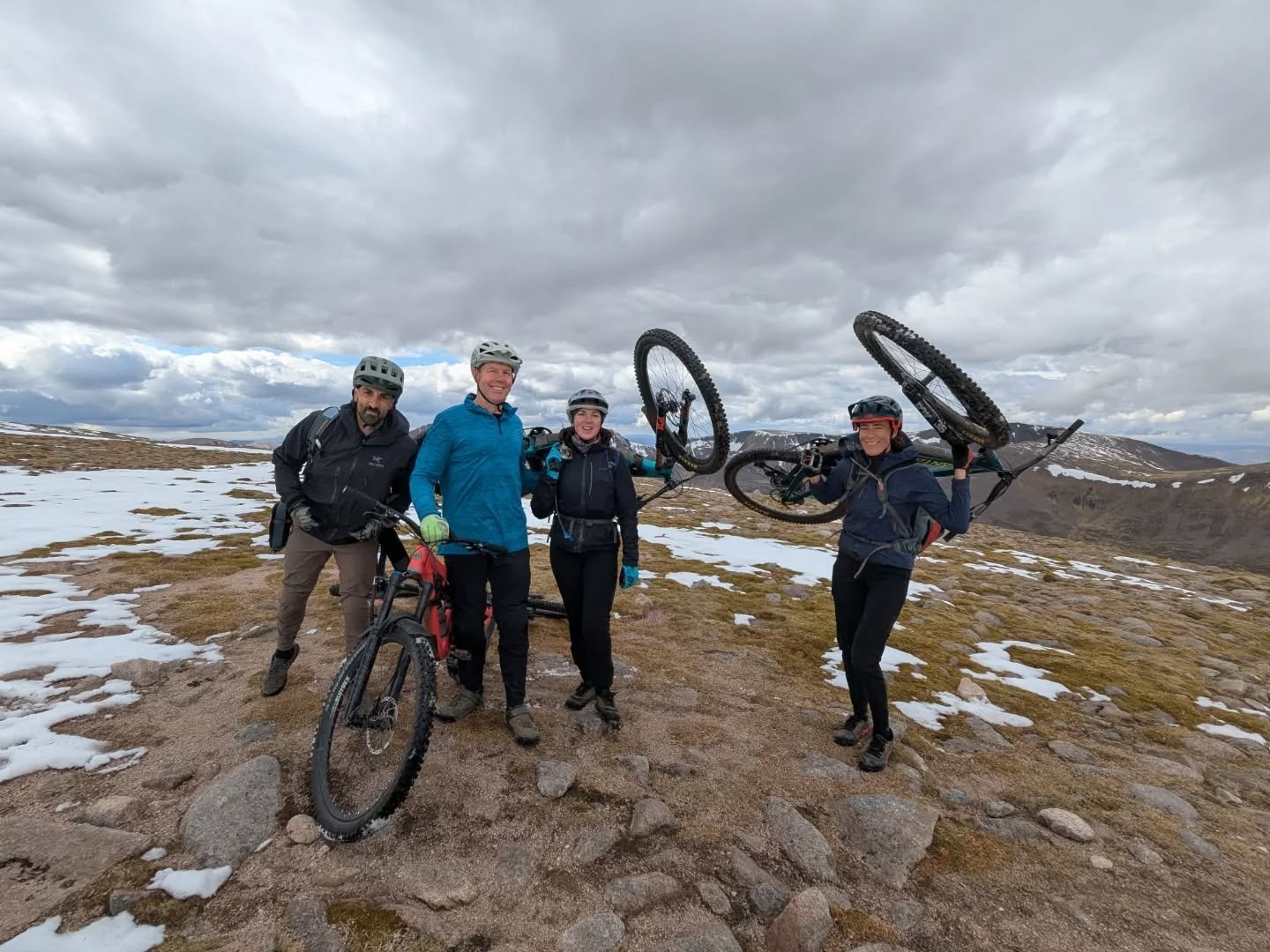 The East Highlands never disappoint - and this week has been next level. Dry weather, trails running mint, and the kind of variety that makes every day feel like a whole new adventure. From massive mountain descents in the Cairngorms to secret gems i