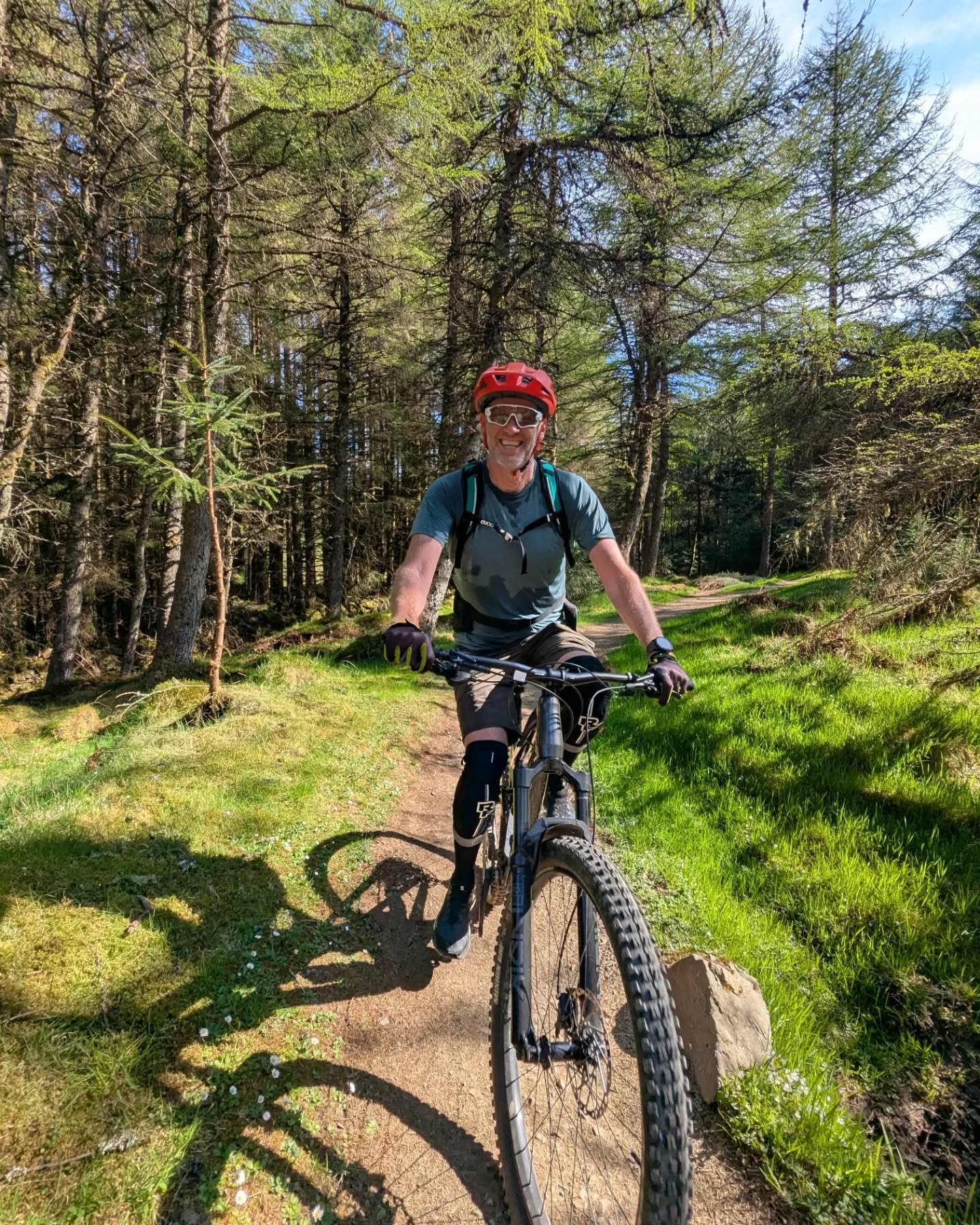 Just wrapped up a couple of fantastic days guiding in the Tweed Valley with these two, visiting the area for the first time from Norway! I don't think it will be their last 😉
Bikes and hikes, hot sunny days and dry dusty trails, Scotland showing off