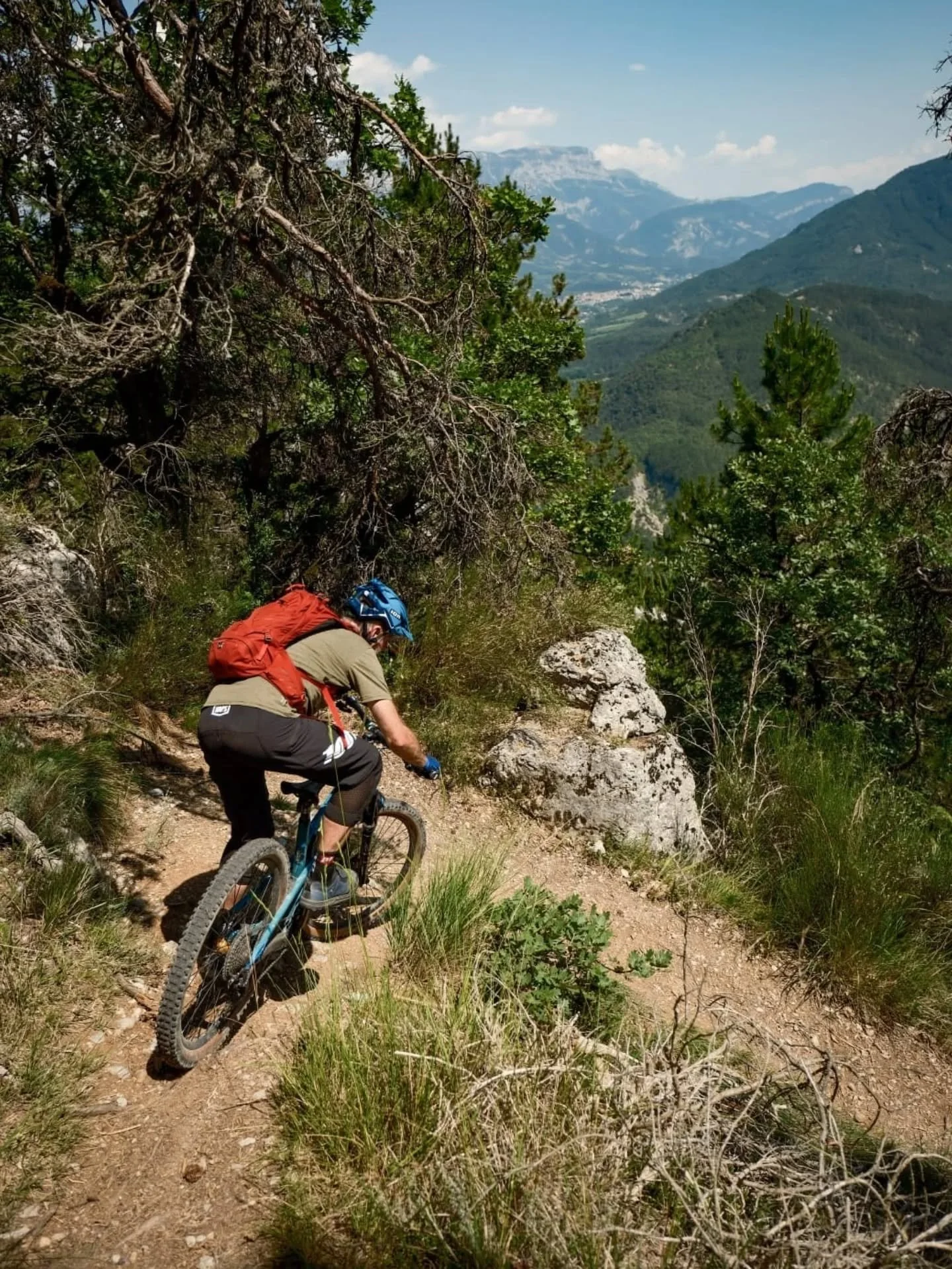It’s a scorcher in Die! 🌞 With a full-on heatwave bringing hot, dry, and dusty conditions, we’re heading high whenever we can to catch a breeze and make the most of the cooler temps at altitude.
And when we’re not up high? We&rsqu