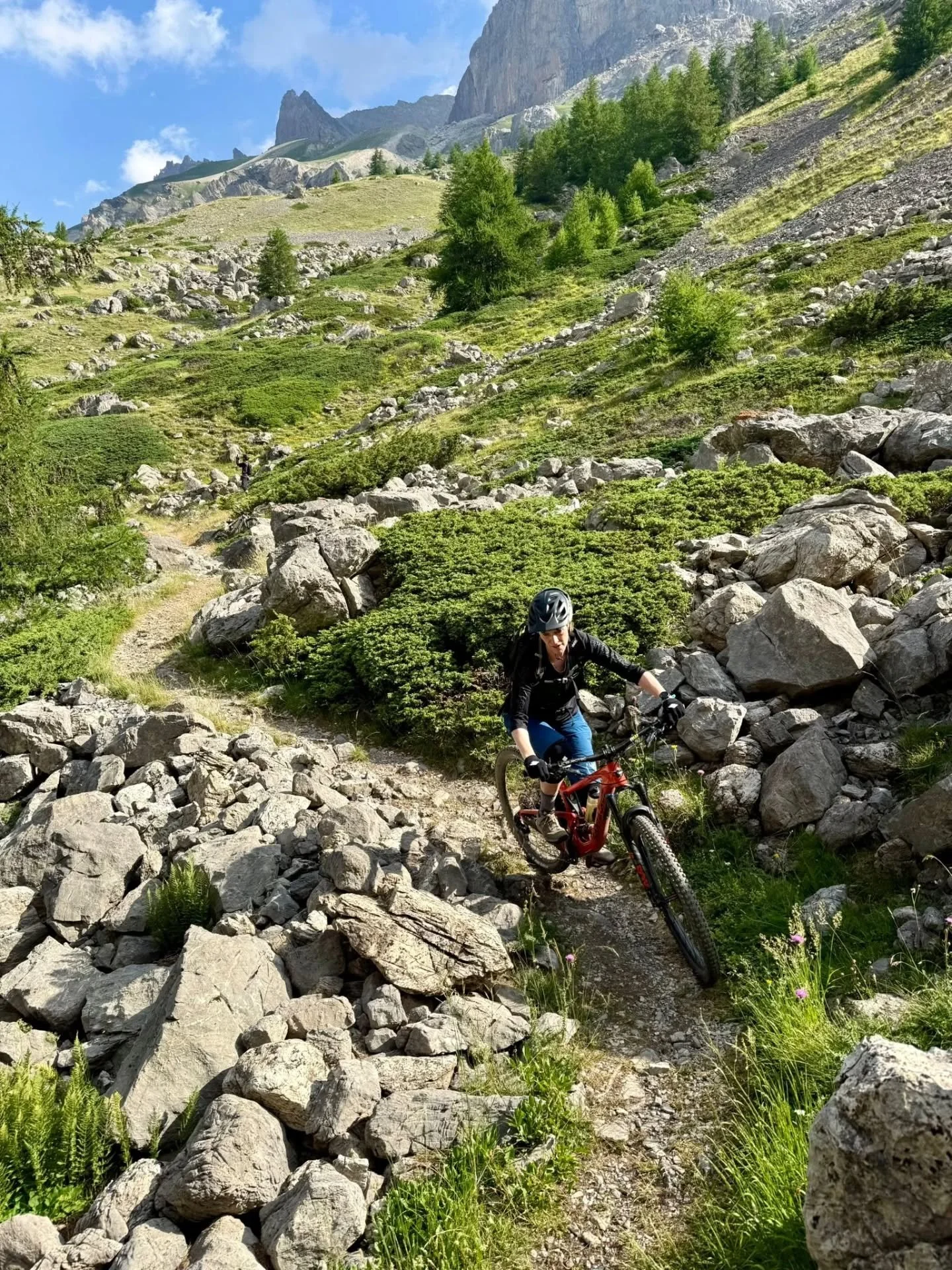 Yesterday was sunny for most of the day, until a sudden storm rolled in - but after the relentless heat, it was a welcome break and had everyone smiling. 😊
We ended the day in the beautiful old town of Briançon, with a delicious meal at a co