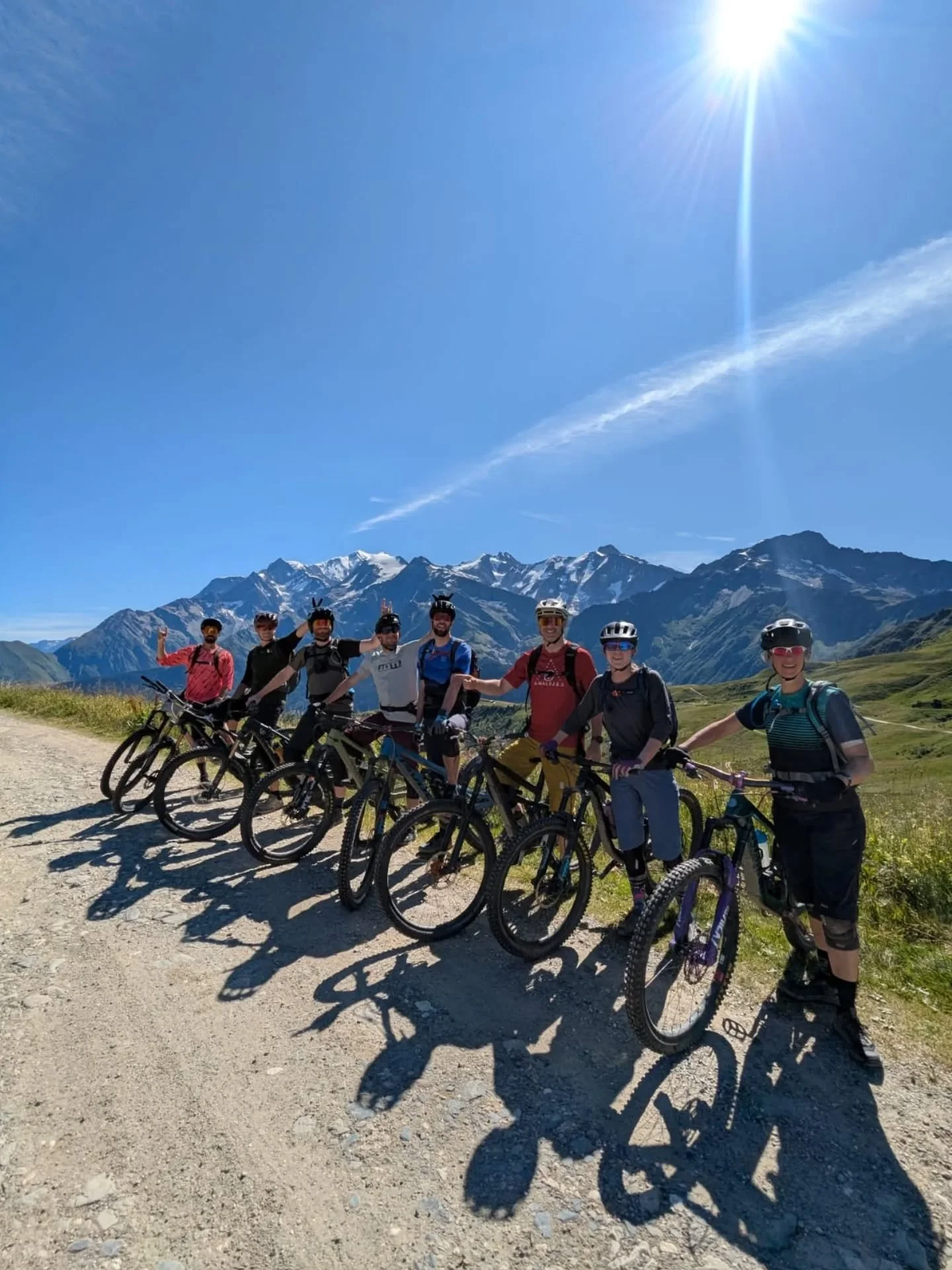 Wrapped up an epic Mont Blanc Enduro week yesterday with a fantastic group. 🤩
Good trails, unforgettable views, and beers - couldn’t have asked for a better finale! 🔥🚵‍♂️⛰️🍻
#endlesstrailsmtb #rideendlesstrails #montblancenduro #mount