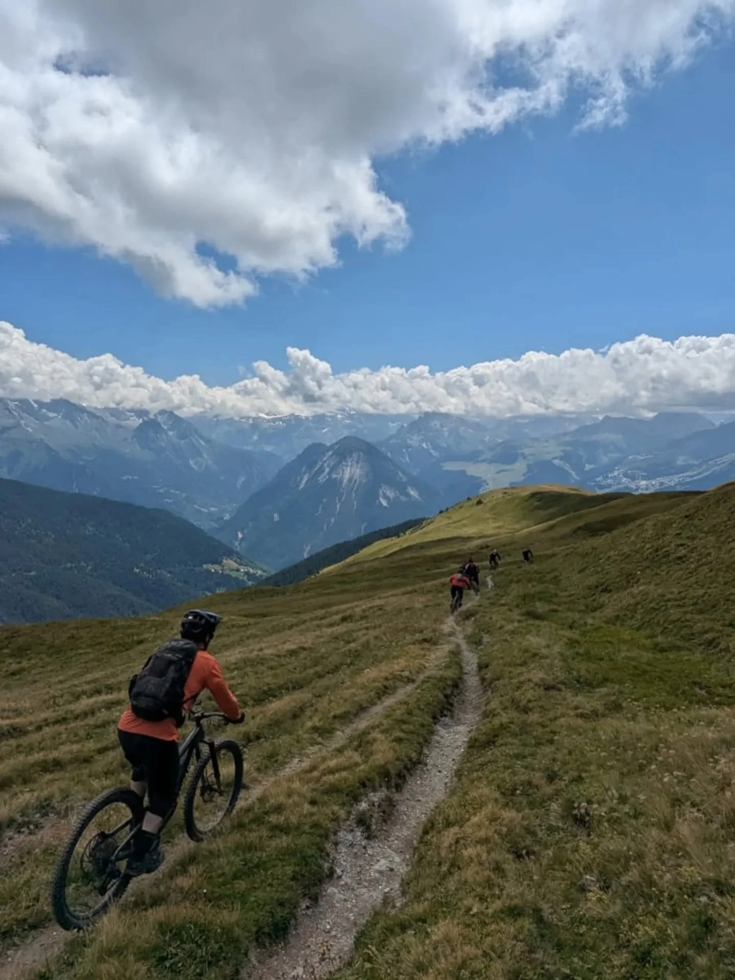 Into the second half of the Mont Blanc Enduro and working our way back toward the Chamonix valley! ๐ต‍โ๏ธโฐ๏ธโ
It’s been a week of big views, even bigger descents, and good vibes with this international crew.โ
โ
We’ll have 2026 dates fo