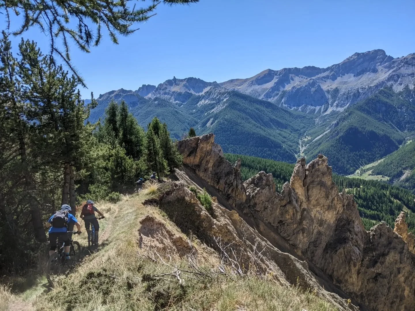 Back to France for the second half of the season! ๐ซ๐ท
Kicking things off this Saturday with our Queyras Trail Delights week - one of our absolute favourite parts of the Alps. ๐๏ธ We can’t wait to welcome more guests and share the magic of the