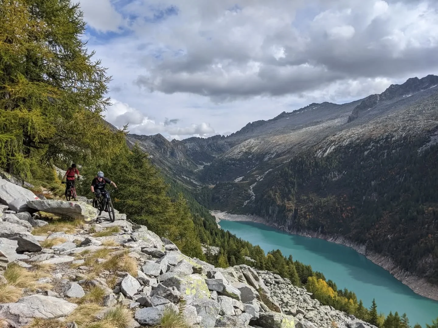 ๐จ 2 spots just opened for our Lake to Lake trip! ๐จ
From October 4-11, join us for an unforgettable week riding from Lake Garda to Lake Como through the stunning Italian Lake District! Expect epic, technical trails, jaw-dropping views, and the kind