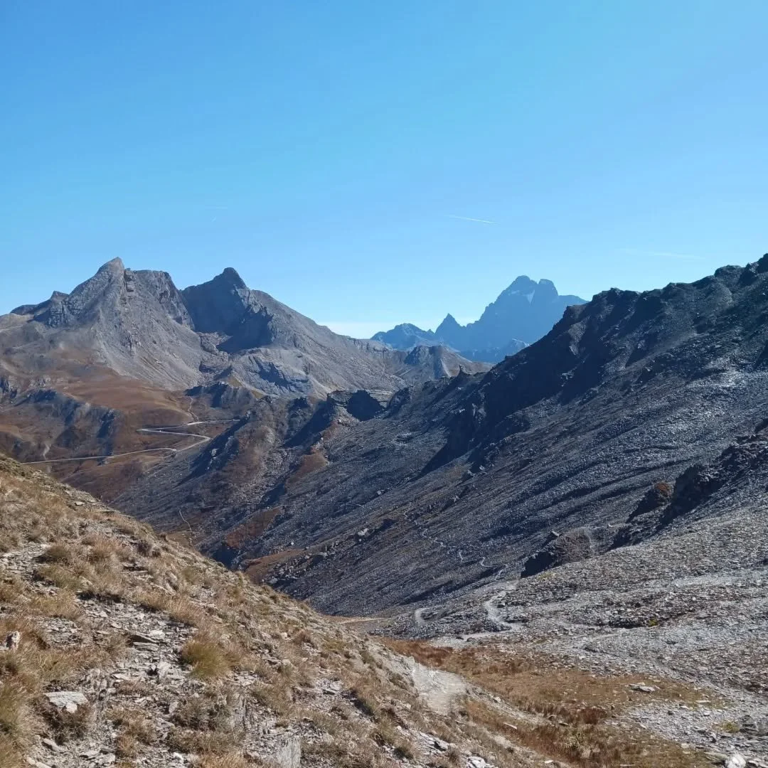 Autumn has got to be one of the best times of year to ride in the Queyras 😍 This week's group on the Queyras Trail Delights are seeing it at it's best, with blue skies, warm sunny days, hero dirt conditions, and barely anyone around 🙌
This is our l