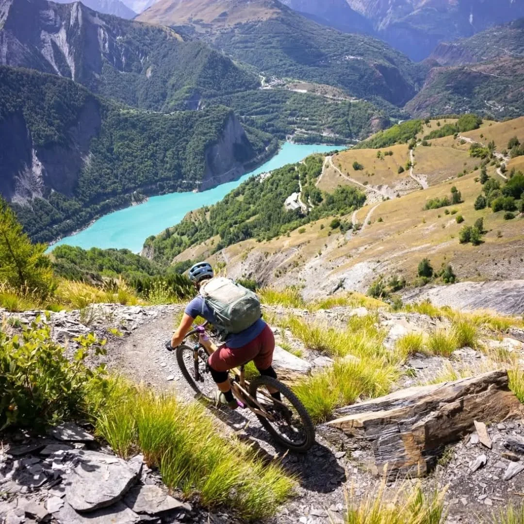 The Trans Alp Epic is a true all-mountain journey. You can expect wild alpine scenery, high passes, and long descents. It's an immense point-to-point enduro adventure away from bike park crowds. 🏞️

On this journey, you'll experience the world-class