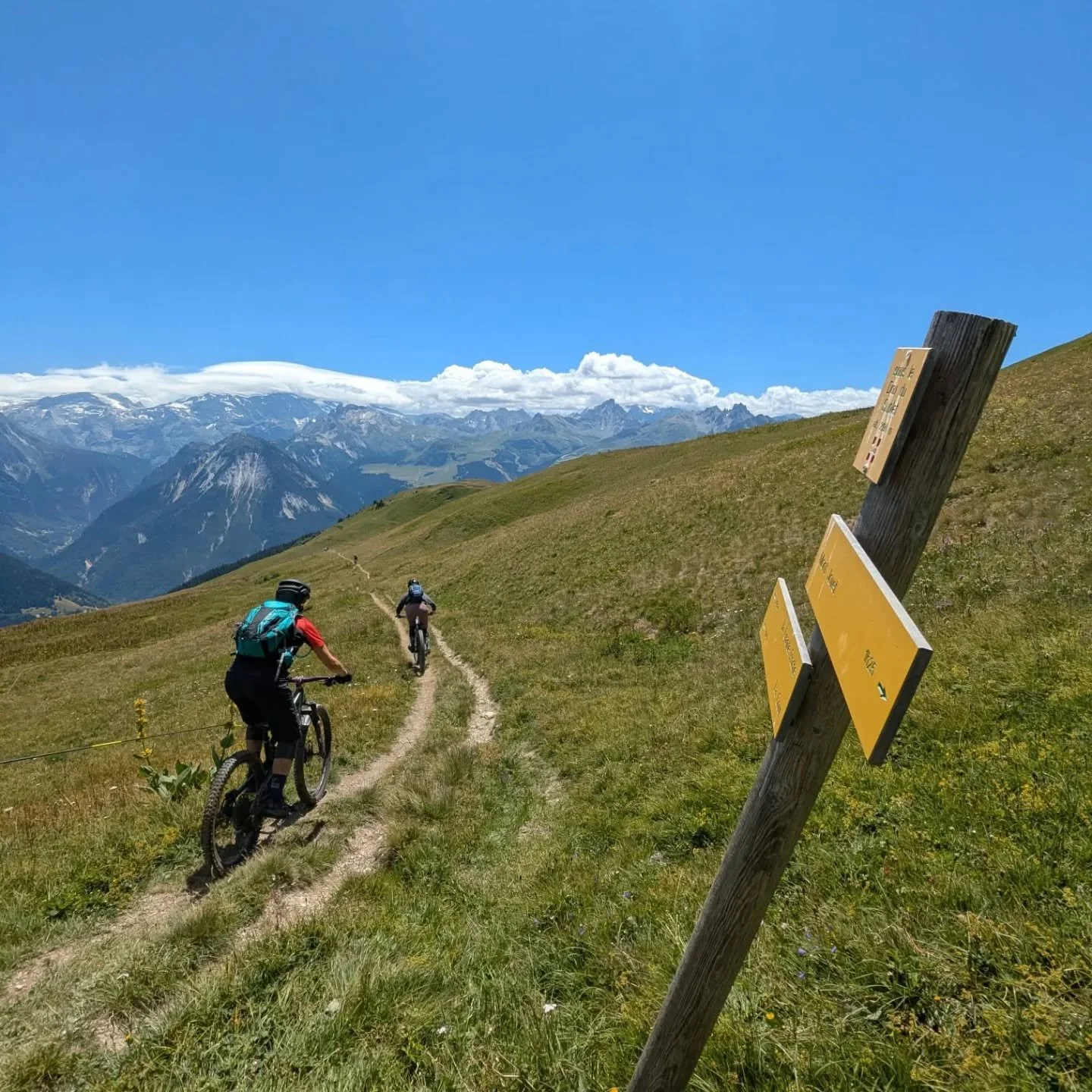 Who recognises this trail? 👀

Hint: it&rsquo;s an easy one this week... it's on the Mont Blanc Enduro and it&rsquo;s a bit of a classic&hellip; ⛰️🔥

Drop your guesses below!👇

#endlesstrailsmtb #rideendlesstrails #montblancenduro #guess #mountainb
