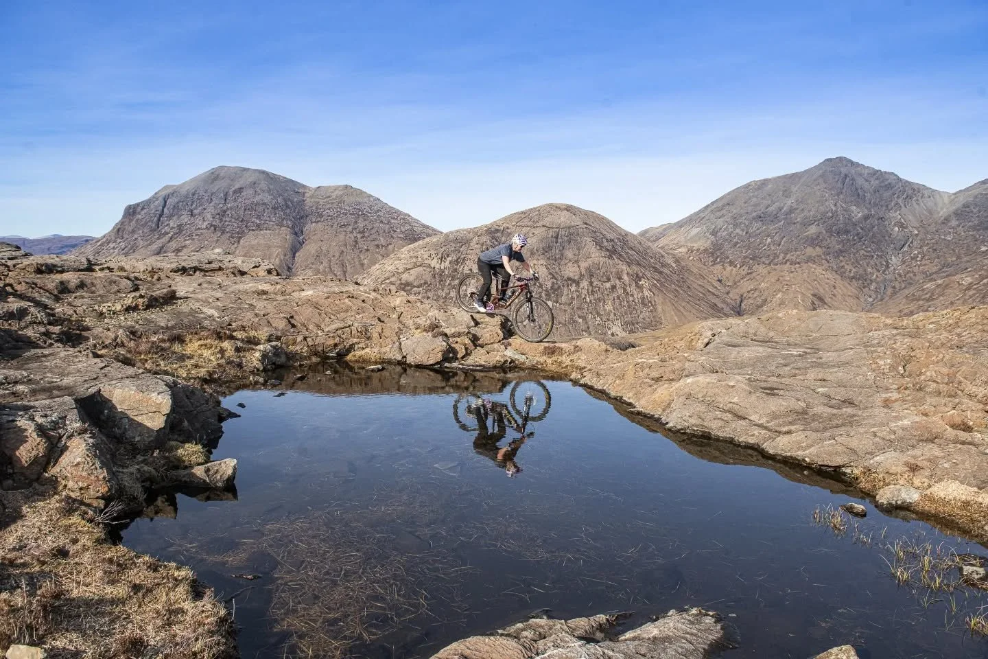 Made it to the weekend 🙌 Time to get outside, breathe in the fresh air, feel the warmth of the sun on your skin, and ride bicycles! 😎👌

📸@petescullion 
Taken on a recce ride a couple of weeks back in glorious Scottish sunshine 😊

#ridebikeshavef