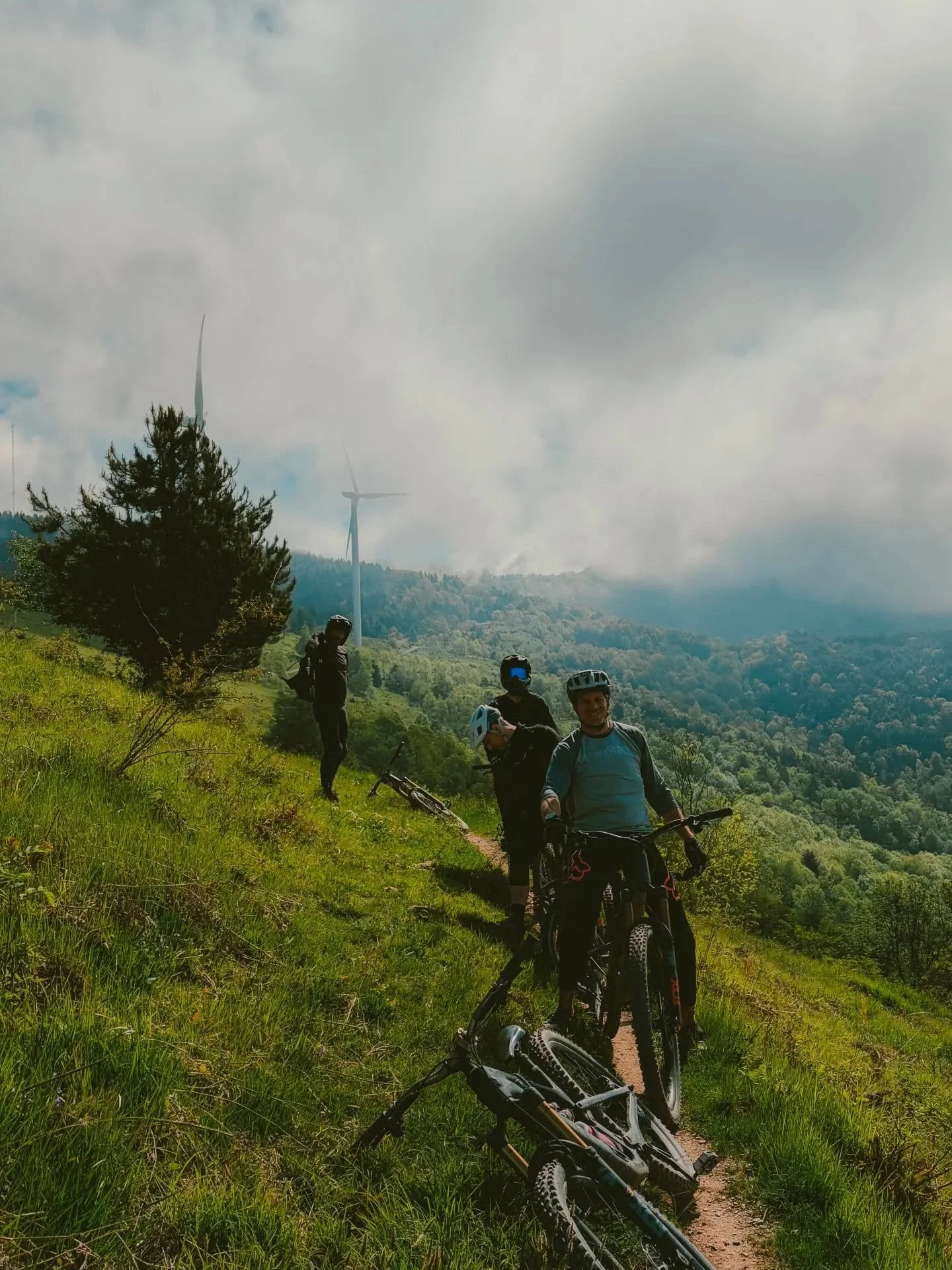 Another incredible week on our Trans Ligurian Odyssey ✨

Amazing trails, delicious food, and plenty of laughs along the way. @sandra_boerner has been finding the best photo spots (pic 3)&hellip; or is she just taking every opportunity for a rest?! 😂