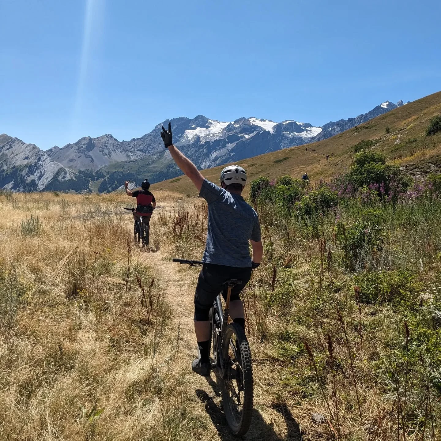 How was your weekend? 🚵&zwj;♂️

Hopefully it involved dirt, smiles, and a few miles of your favourite trails. Tell us what you got up to below. 👇

#endlesstrailsmtb #rideendlesstrails #mountainbiking #weekend #summerishere
