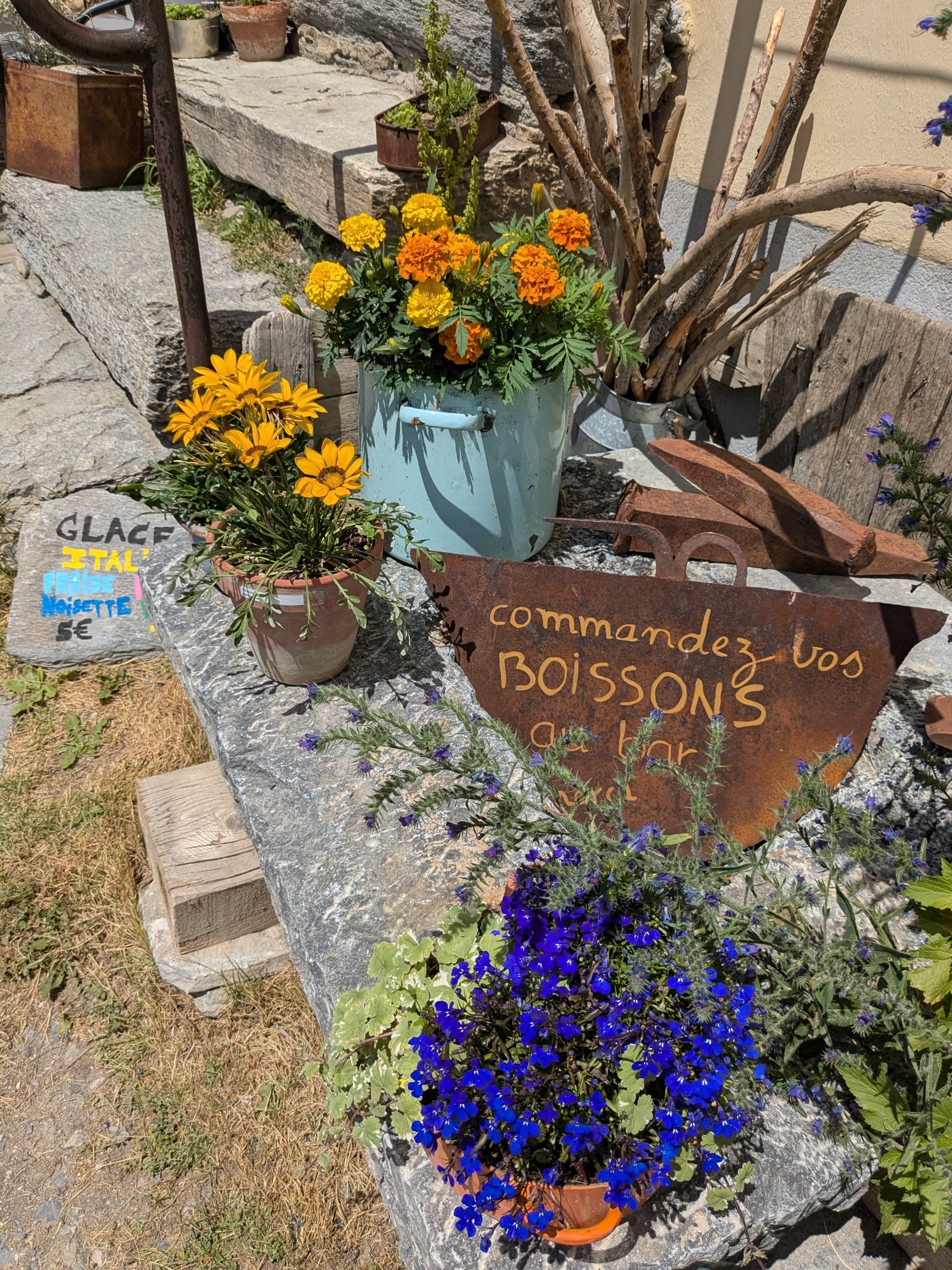 Refuge refreshment stops