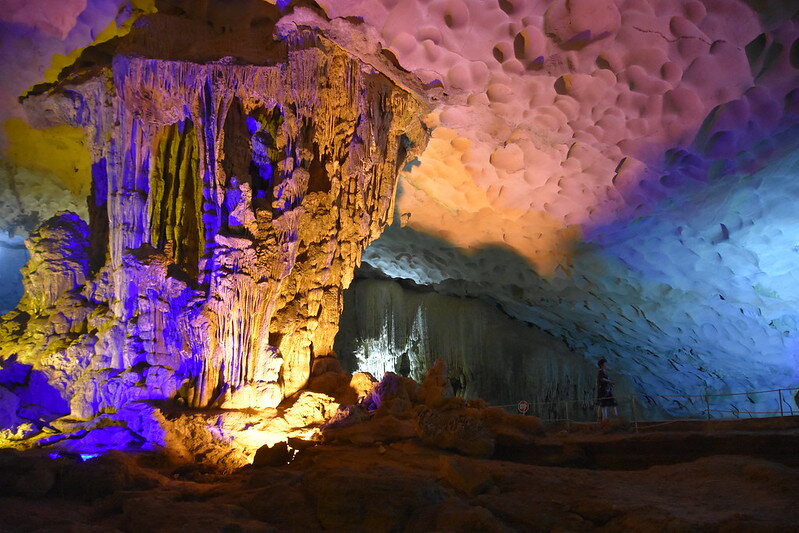 Sung Sot Cave (Surprise cave)
