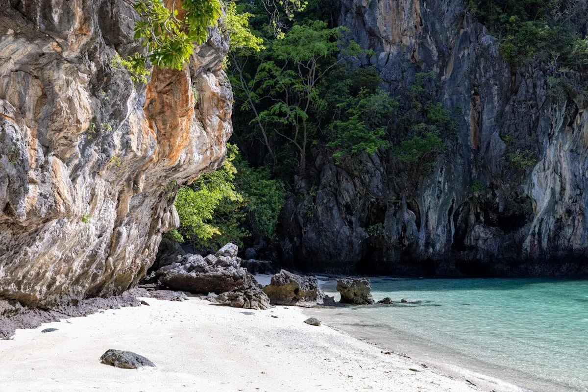 Private Boat Charters As Best Way to Explore Hidden Beaches and Sandbars