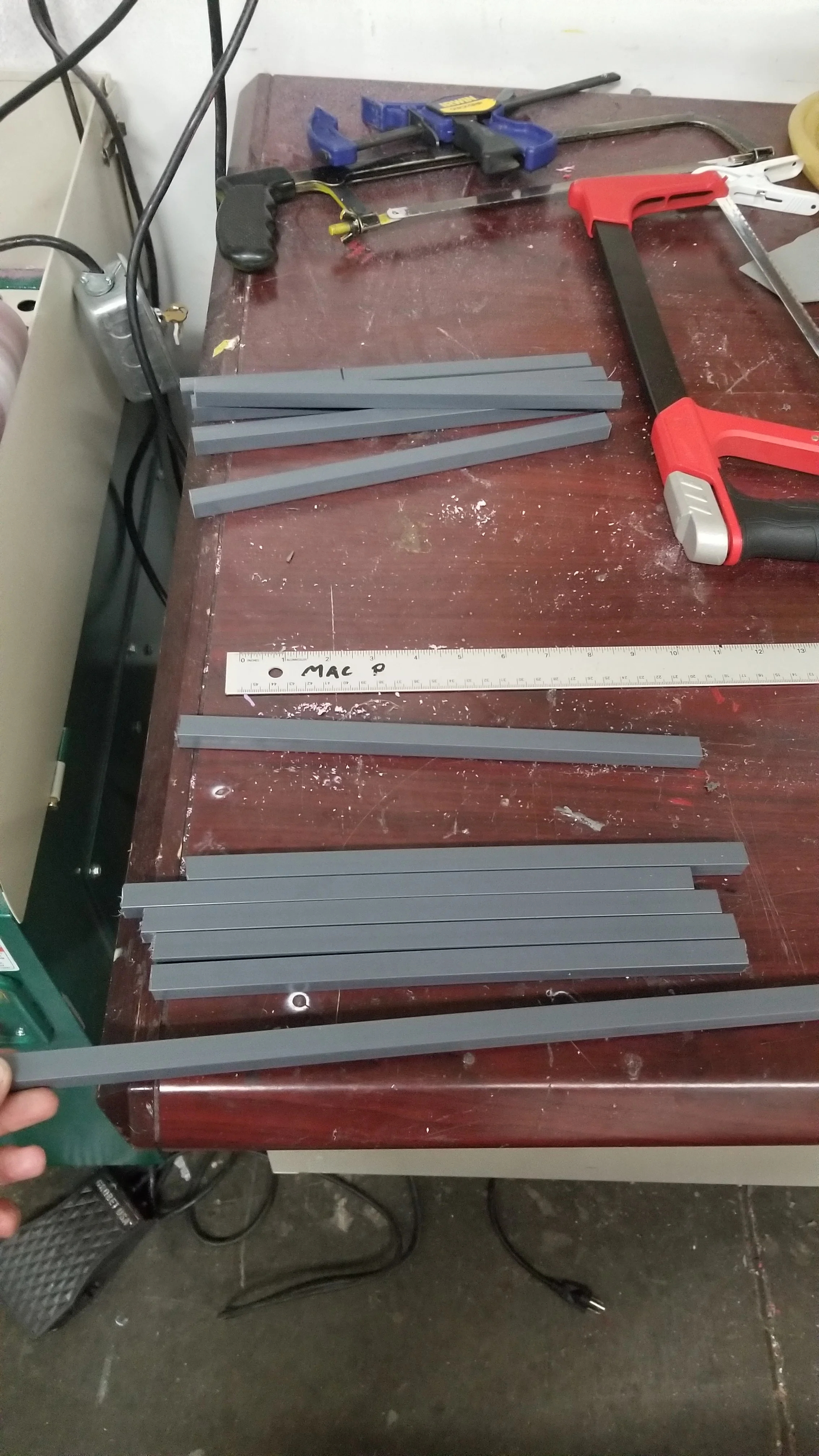 The PVC rods used for the blocking.