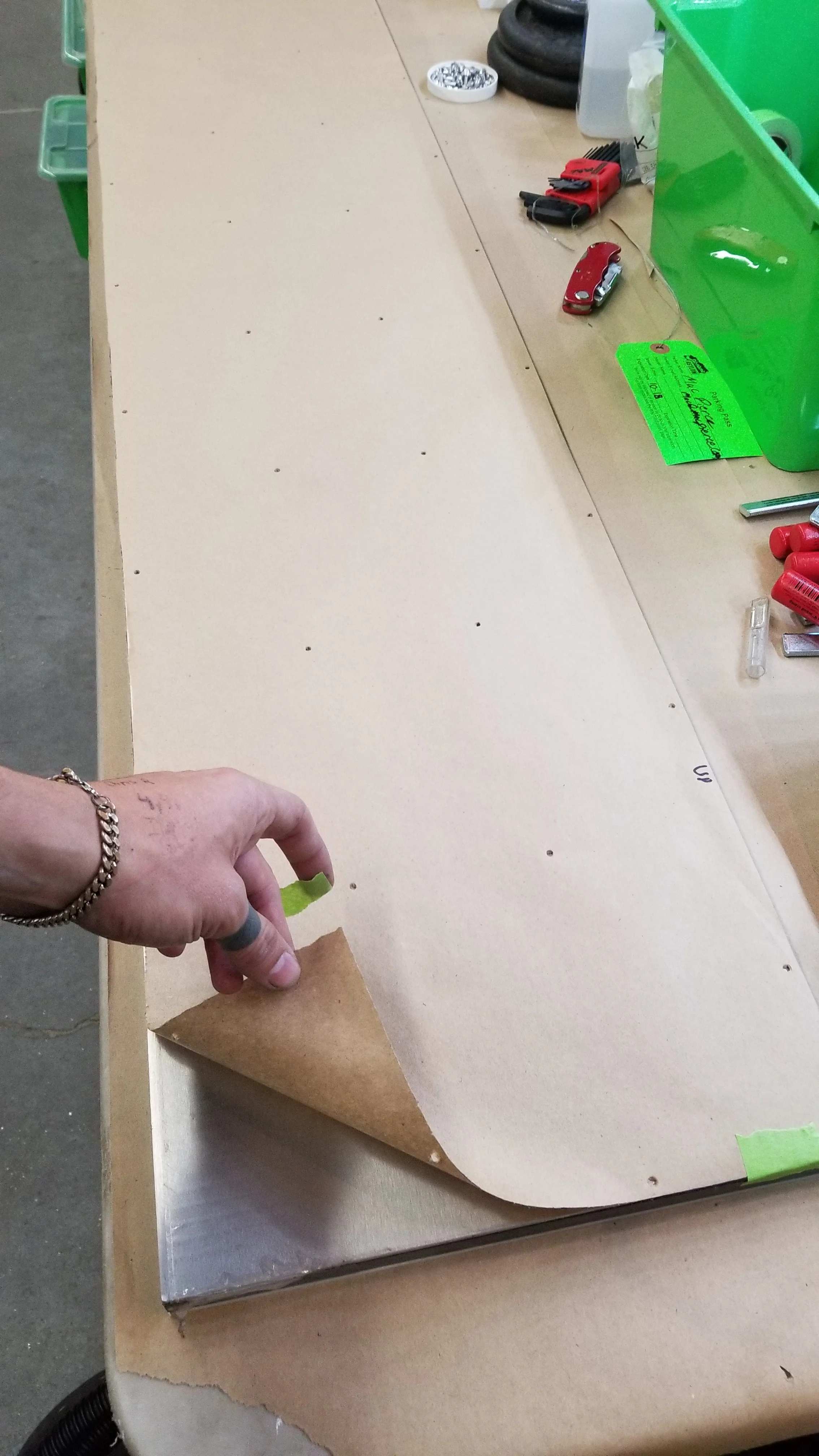 Placing the mounting on the AL.
