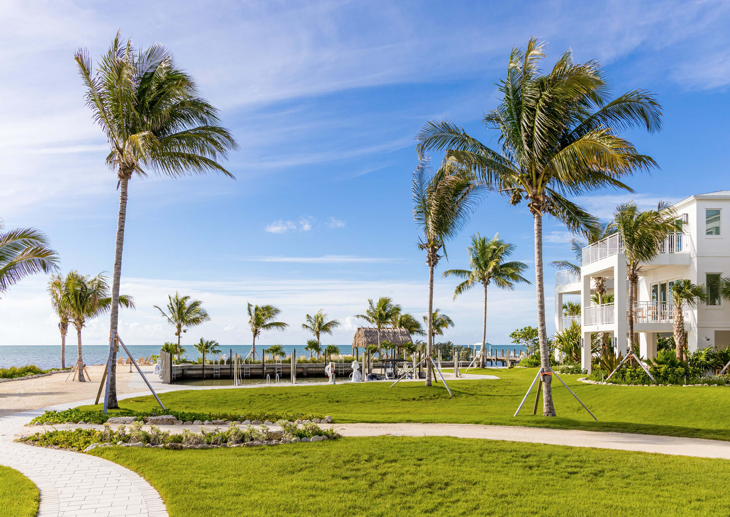  The Islands of Islamorada’s open lawn between the resort’s private beach and ocean view villas. 