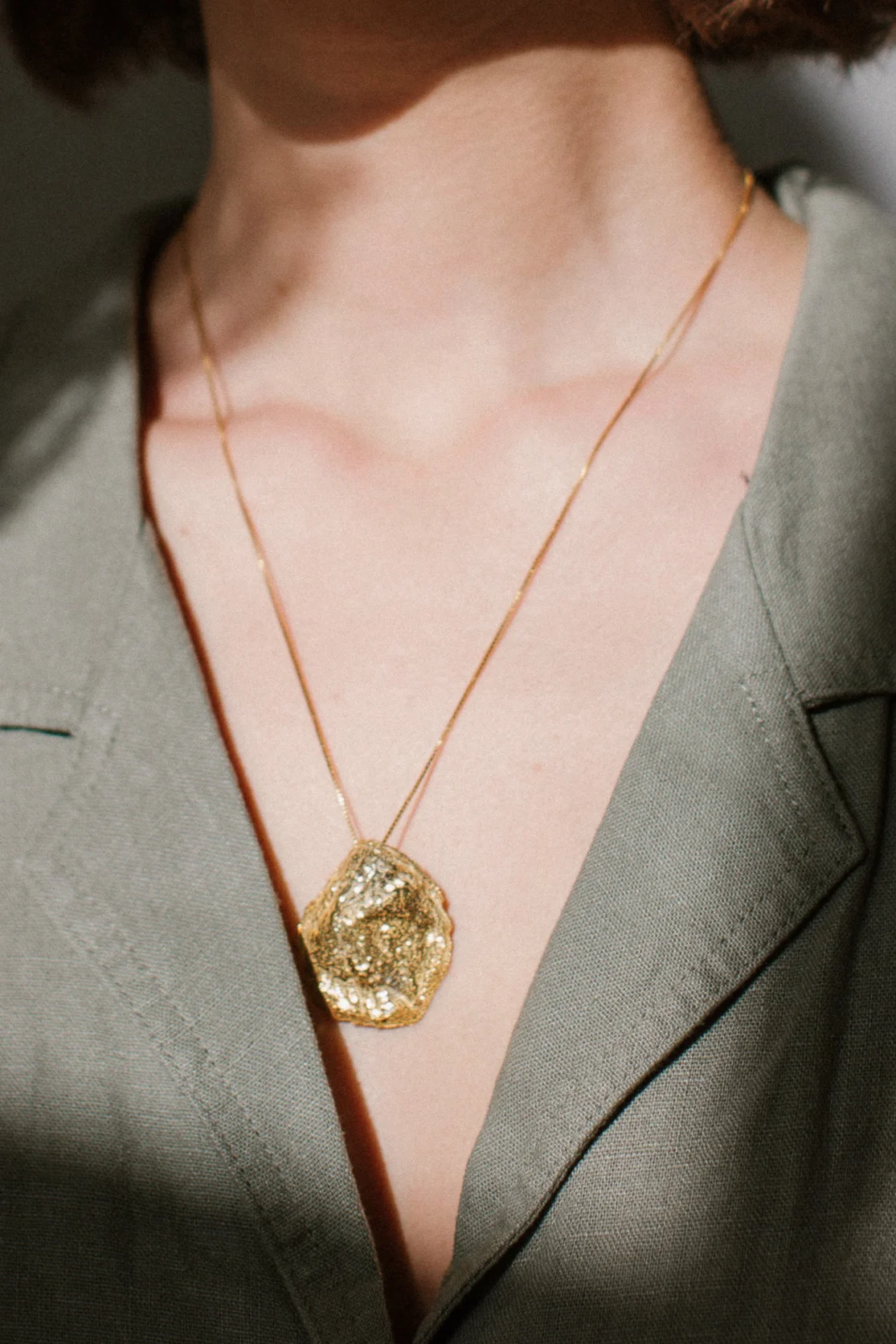 Chesna+Necklace+%7C+gold+%7C+Naturae+Design+Jewelry+20.jpg