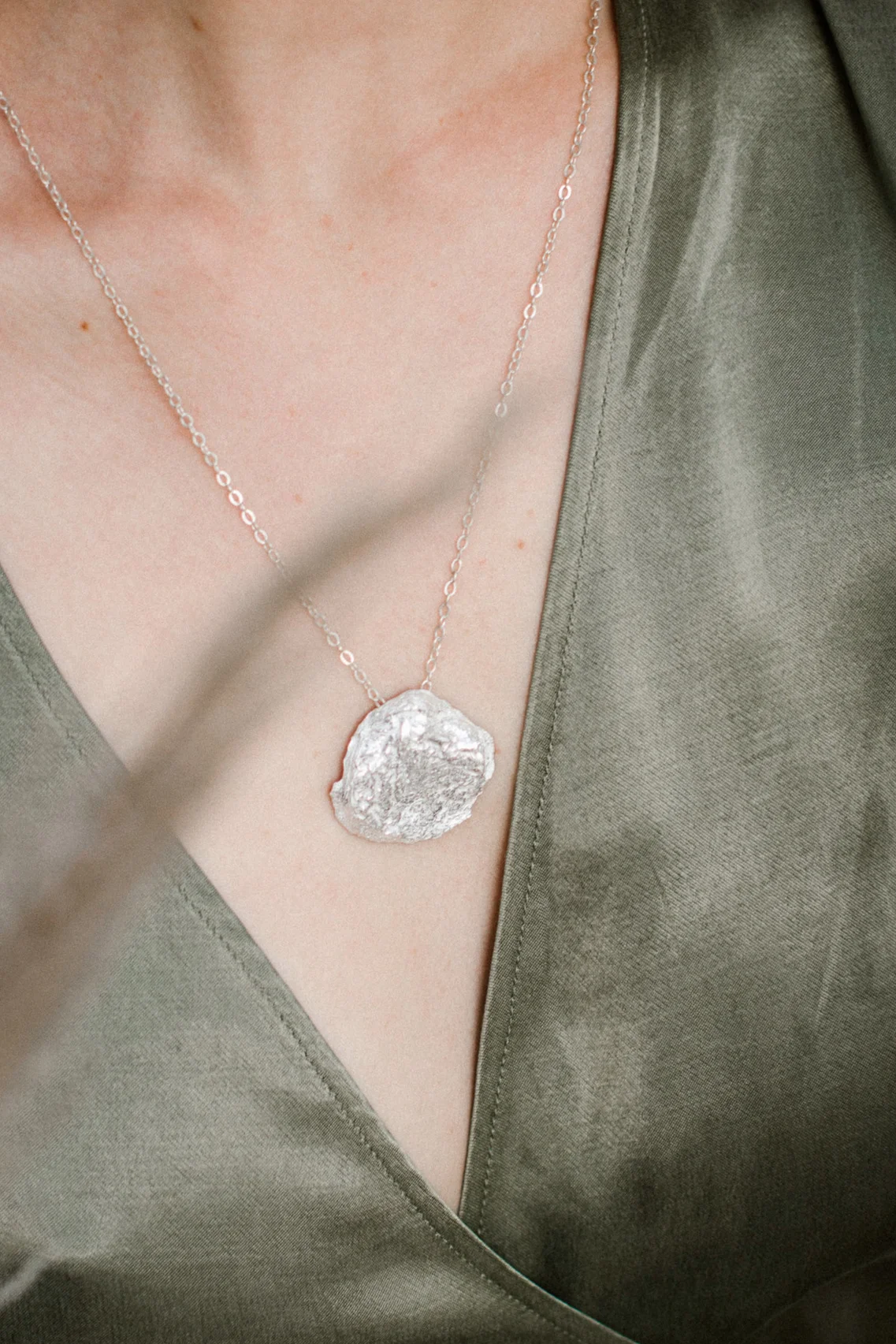 Chesna+Necklace+%7C+silver+%7C+Naturae+Design+Jewelry++7.jpg