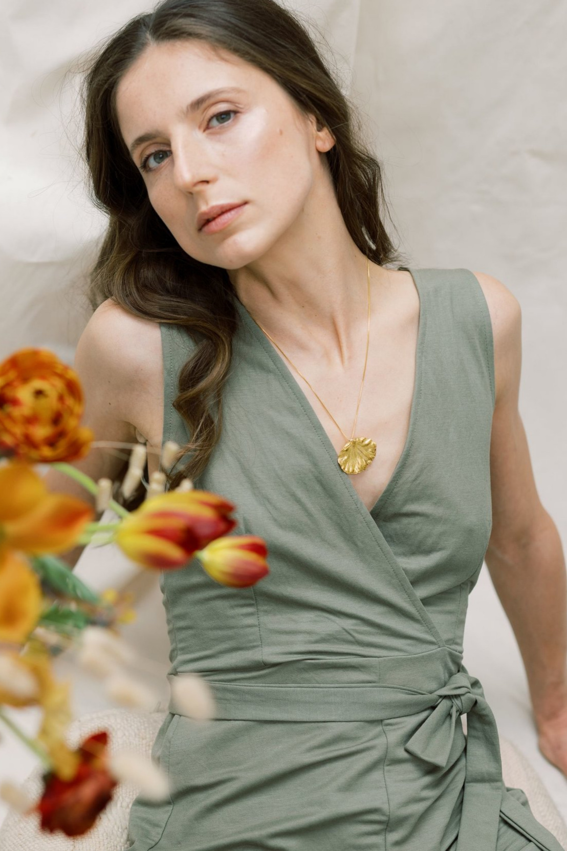 Violet+Necklace+%7C+Gold+%7C+Look+Book+%7C+Naturae+Design+Jewelry+1.jpg