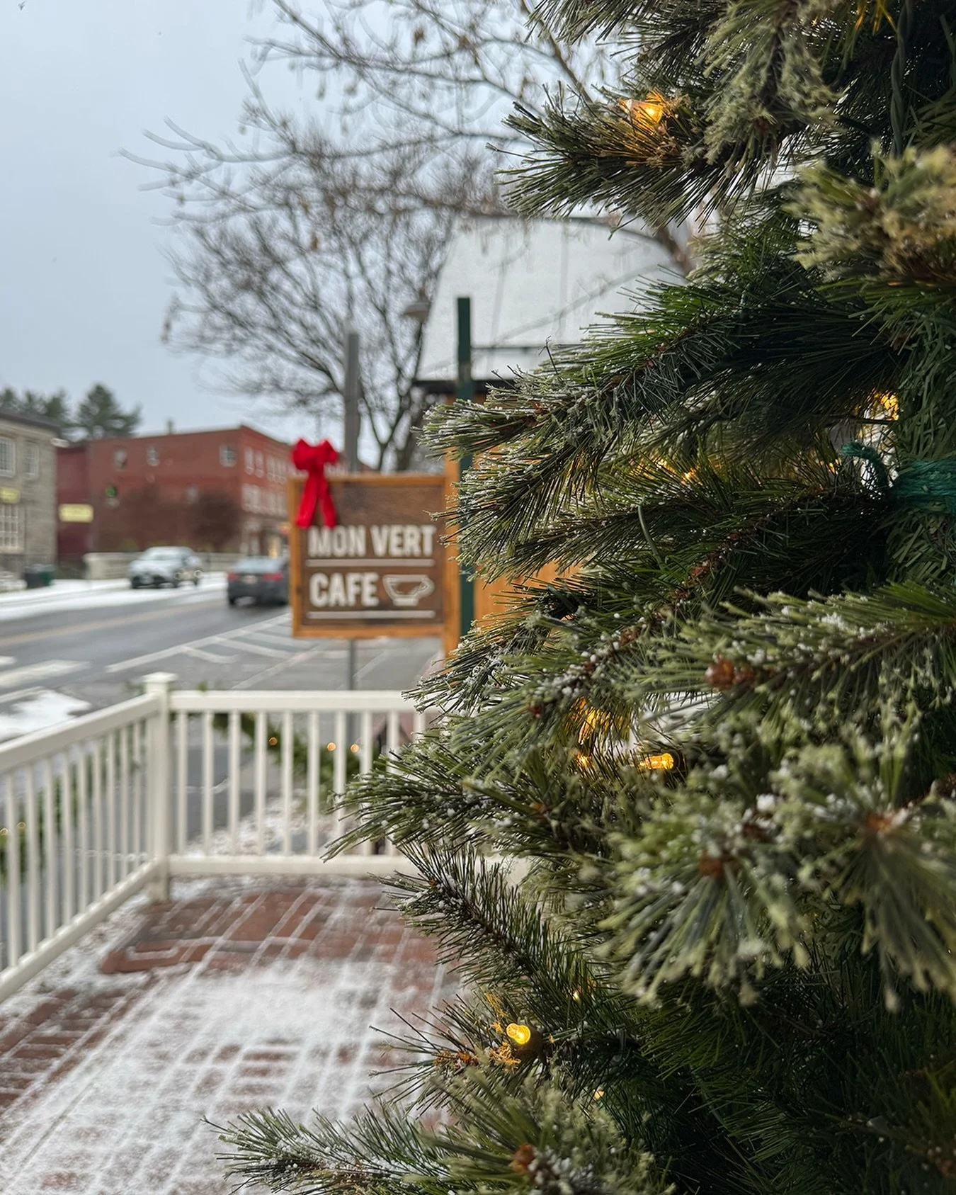 A light dusting of snow from this Friday morning at Mon Vert. Who else is getting ready for the holiday season?

🎀&thinsp;&thinsp;☕️🌲

#monvert #monvertcafe #woodstockvt #vermontlife #holidayspirit #holidaydrinks #cafelife #coffeelife #cafelifestyl