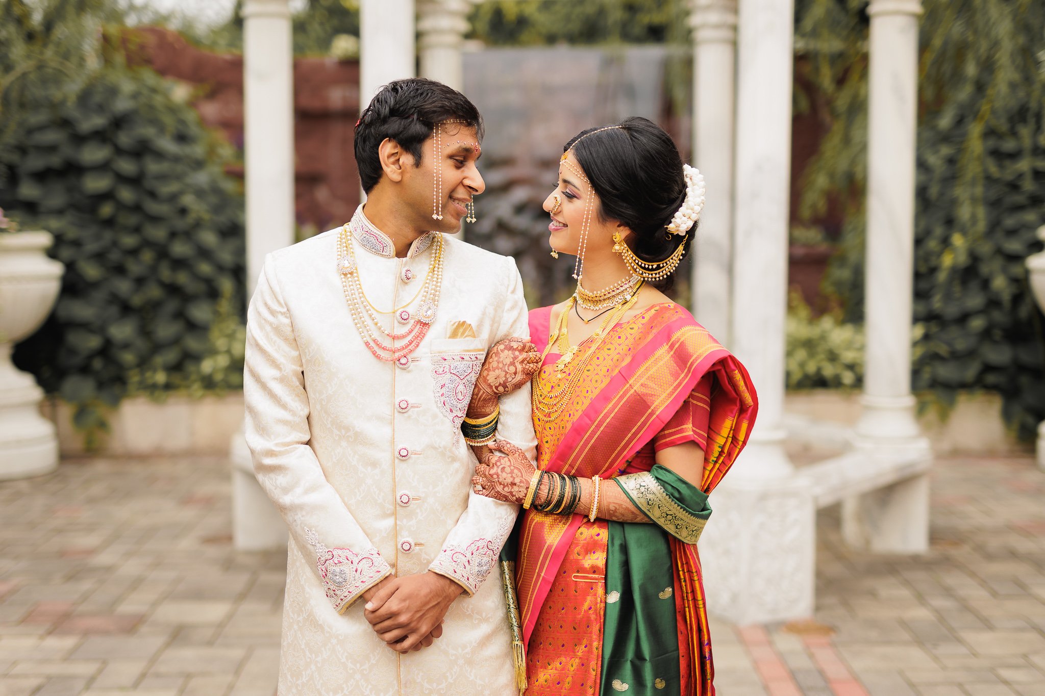 Photo of A Marathi color-coordinated couple on their wedding day