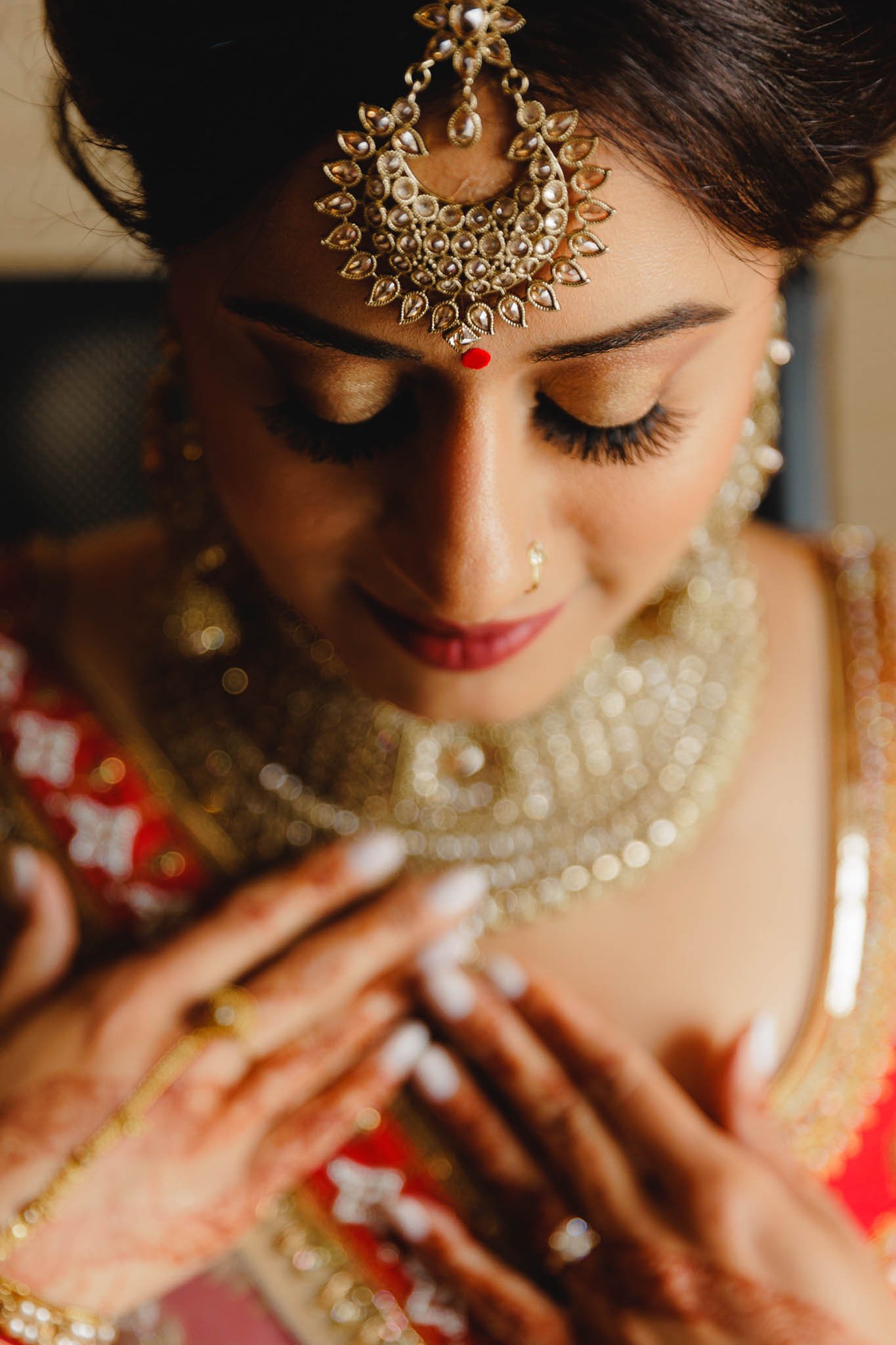  Artistic pose Idea for Indian bride getting ready session  